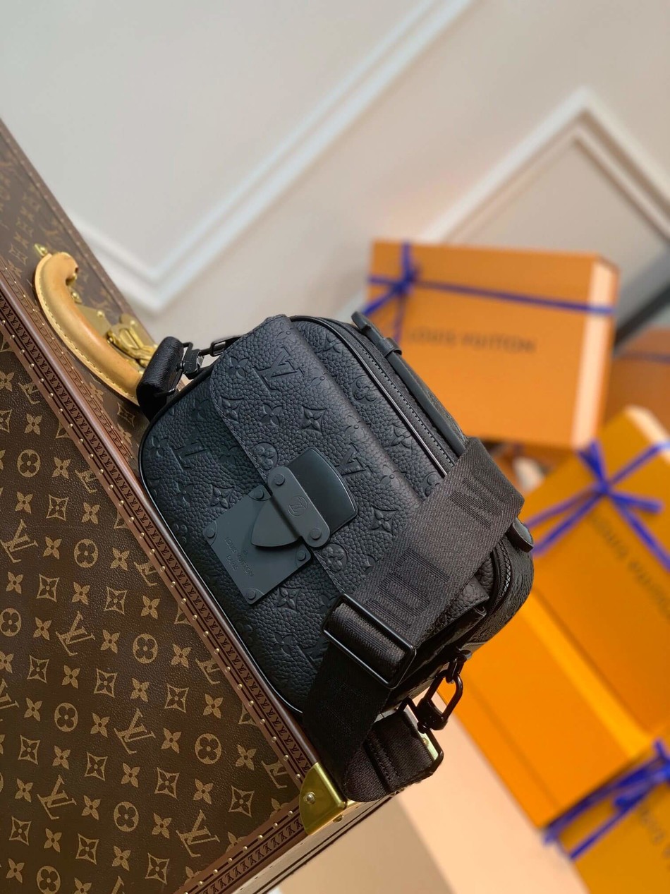 Louis Vuitton S Lock Messenger Bag M58489