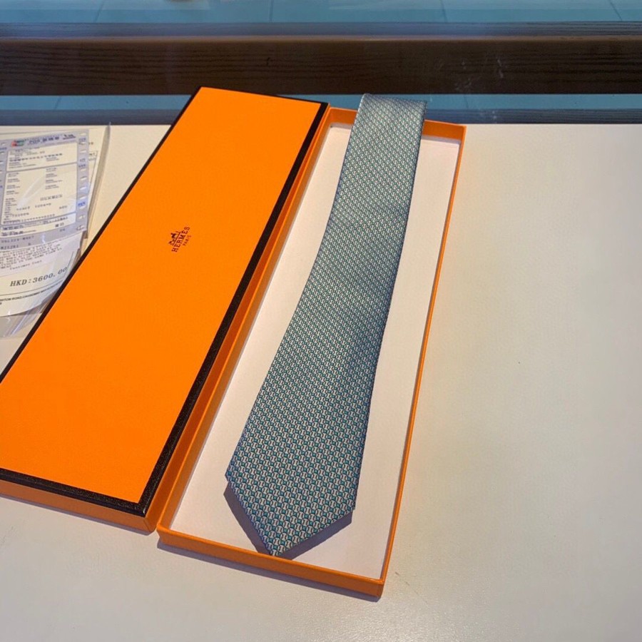 Hermes 100% mulberry silk hand stitched heavy silk tie